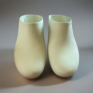 Calzuro Bihos Clogs Classic Pistachio Without Holes Woman’s Size US 6/38-39